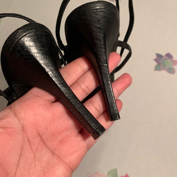 Black Silver and Pearl sandals👡 - Picture 9 of 12